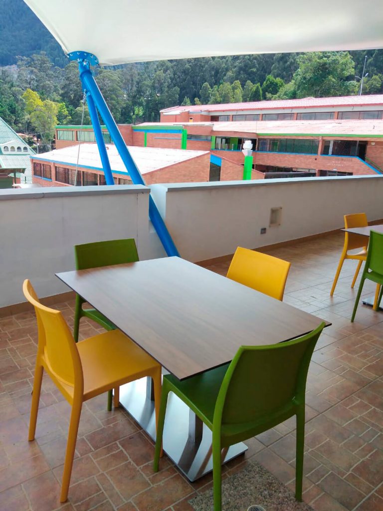 basa_web_proyecto_colegio_san_bartolome_mesas_terraza_5